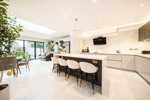 4 bedroom semi-detached house to rent, Aylward Road, London SW20