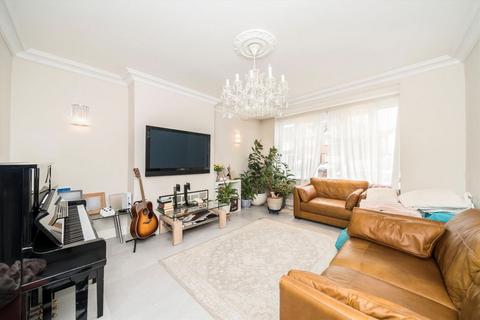 4 bedroom semi-detached house to rent, Aylward Road, London SW20