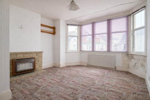 3 bedroom flat for sale, South Ward*3 Bedrooms*Ideal Investment Opportunity*Updating Required*Guide £100,000*