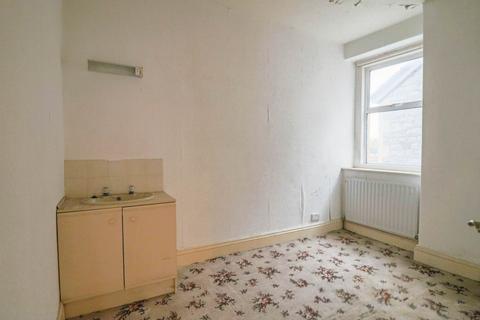 3 bedroom flat for sale, South Ward*3 Bedrooms*Ideal Investment Opportunity*Updating Required*Guide £100,000*