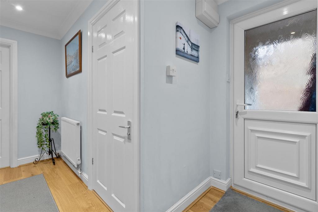 L-Shaped Hallway