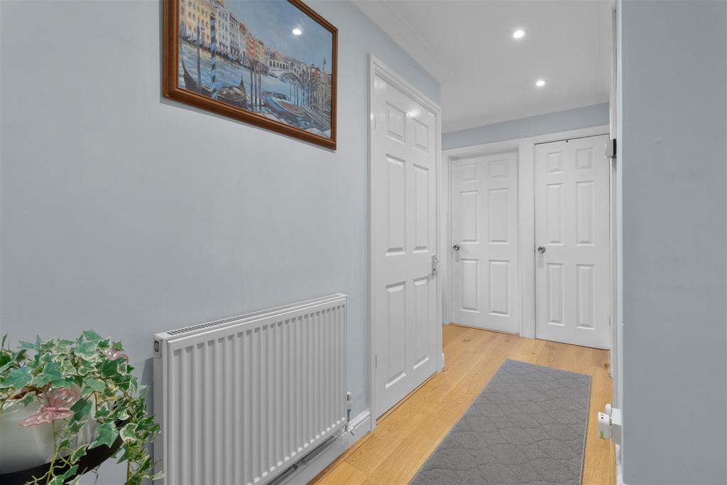 L-Shaped Hallway