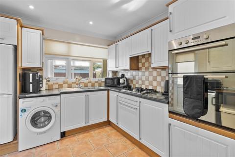 2 bedroom detached bungalow for sale, Golding Road, Eastbourne BN23