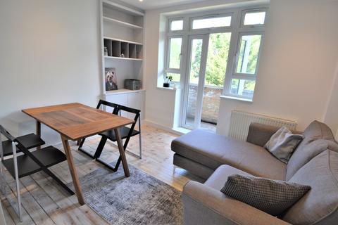 2 bedroom flat to rent, Kings Avenue, London SW4