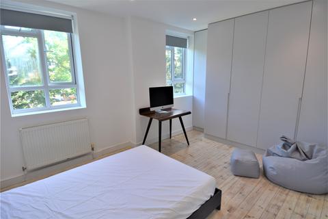 2 bedroom flat to rent, Kings Avenue, London SW4