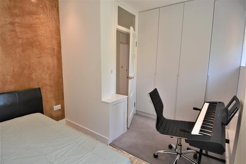 2 bedroom flat to rent, Kings Avenue, London SW4