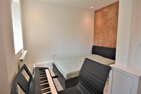 2 bedroom flat to rent, Kings Avenue, London SW4