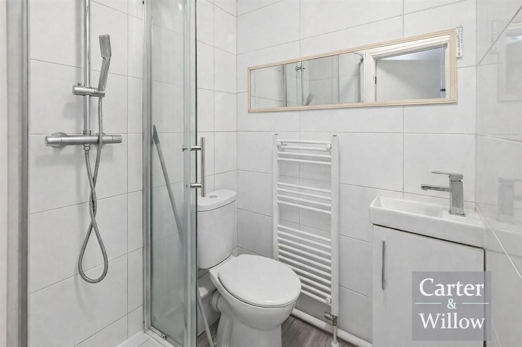 En suite shower