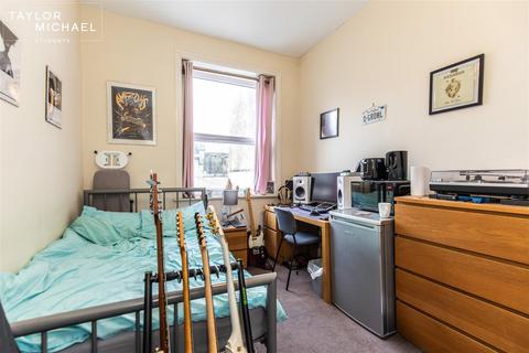 1 bedroom in a house share to rent, Bedford Square, Brighton