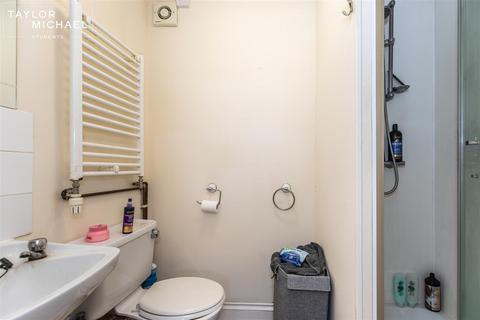 1 bedroom in a house share to rent, Bedford Square, Brighton