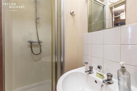 1 bedroom in a house share to rent, Bedford Square, Brighton