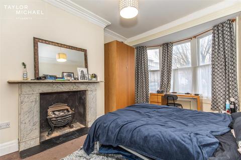 1 bedroom in a house share to rent, Bedford Square, Brighton