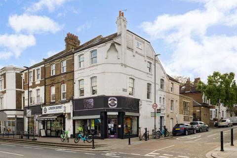 2 bedroom flat for sale, Garfield Road, London, SW11