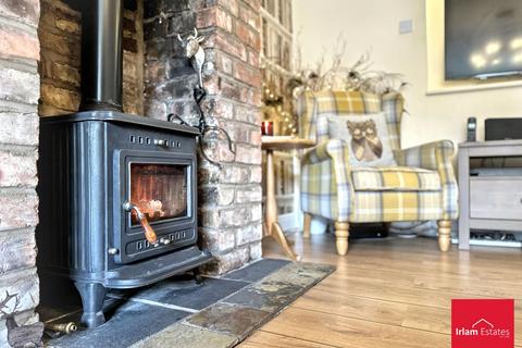3 bedroom semi-detached house for sale, Elsinore Avenue, Irlam, M44