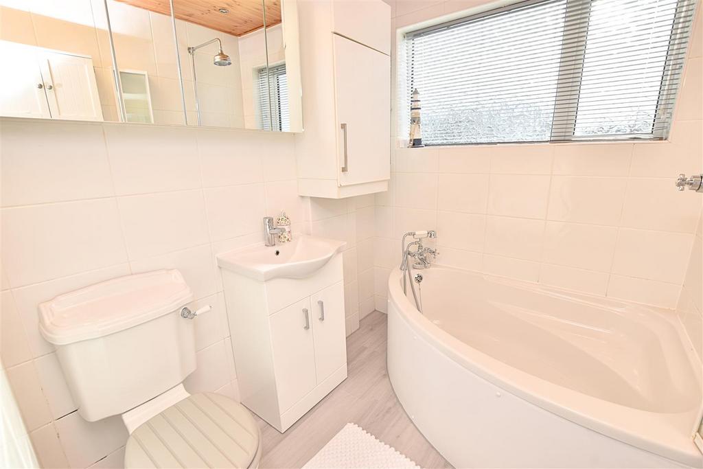 Bathroom (front)