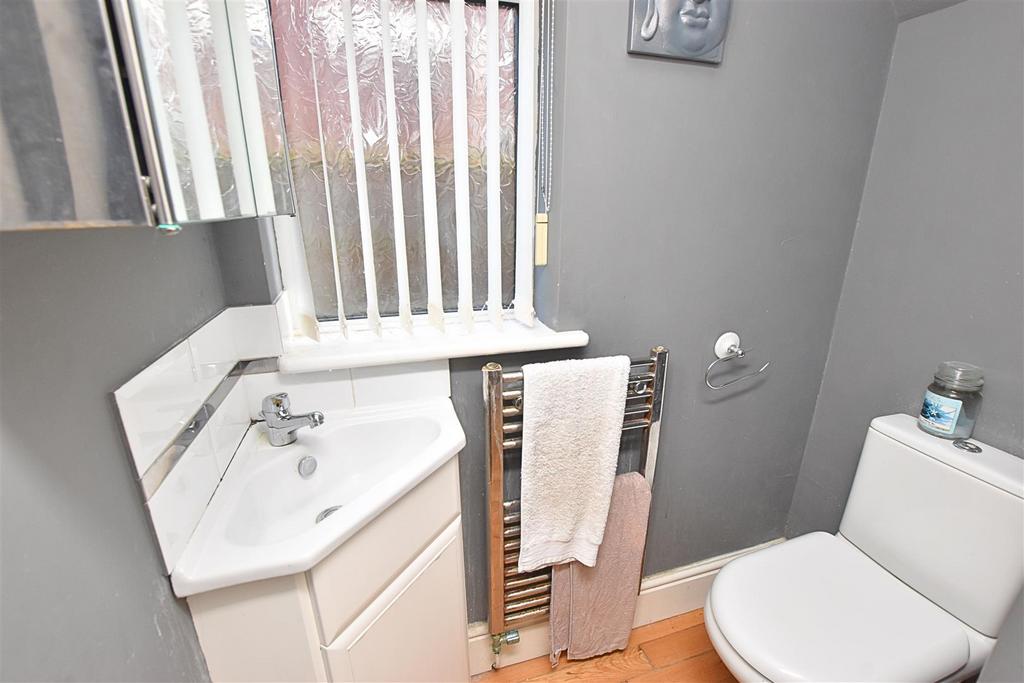 Cloakroom/wc