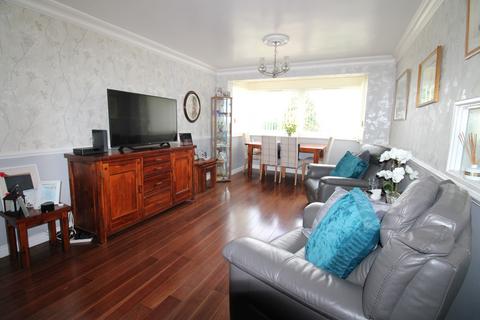2 bedroom flat for sale, Carlton Close, Upminster RM14