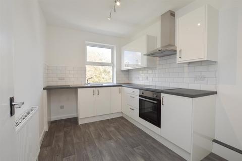 2 bedroom flat to rent, Upperton Gardens