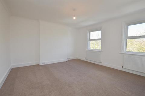 2 bedroom flat to rent, Upperton Gardens