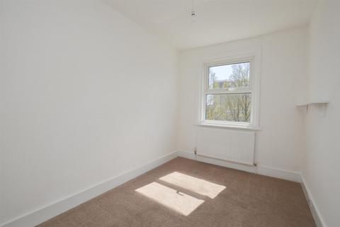 2 bedroom flat to rent, Upperton Gardens