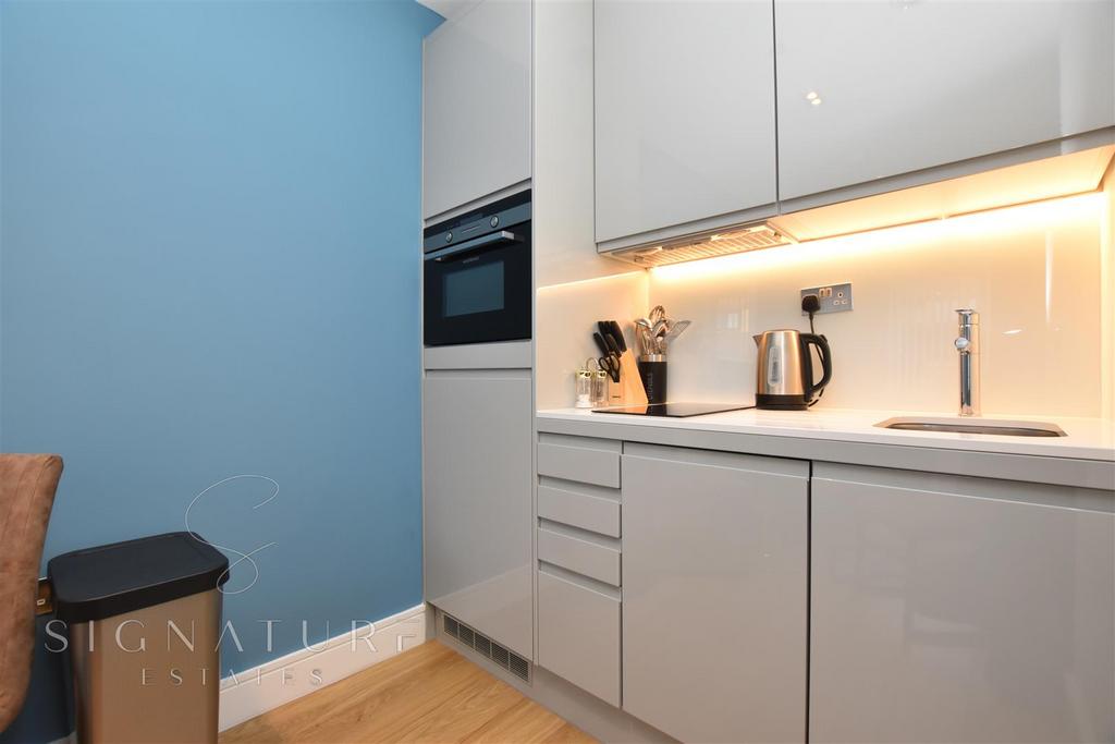 Kitchen 1 (8).jpg