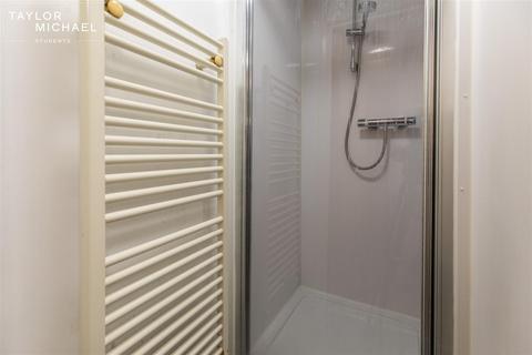 1 bedroom in a house share to rent, Bedford Square, Brighton