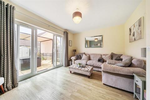 4 bedroom end of terrace house for sale, Rossiter Close, Bathpool