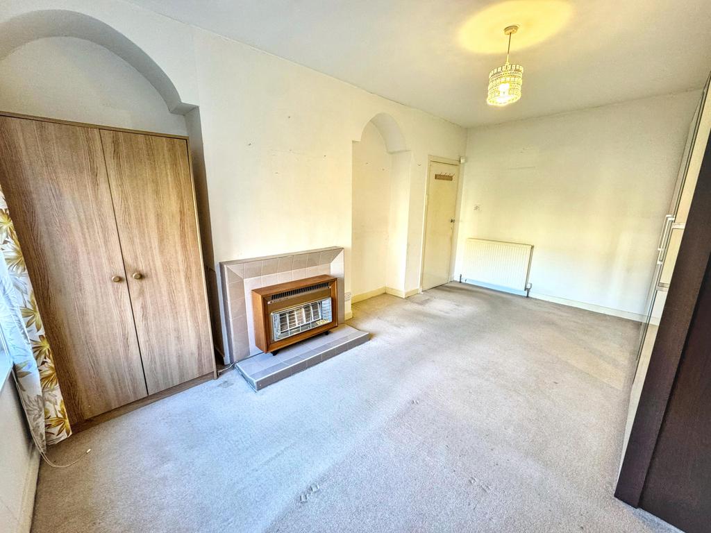 Bedroom 1 (2)