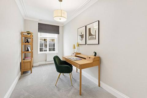 3 bedroom flat to rent, Stafford Court, High Street Kensington, London, W8