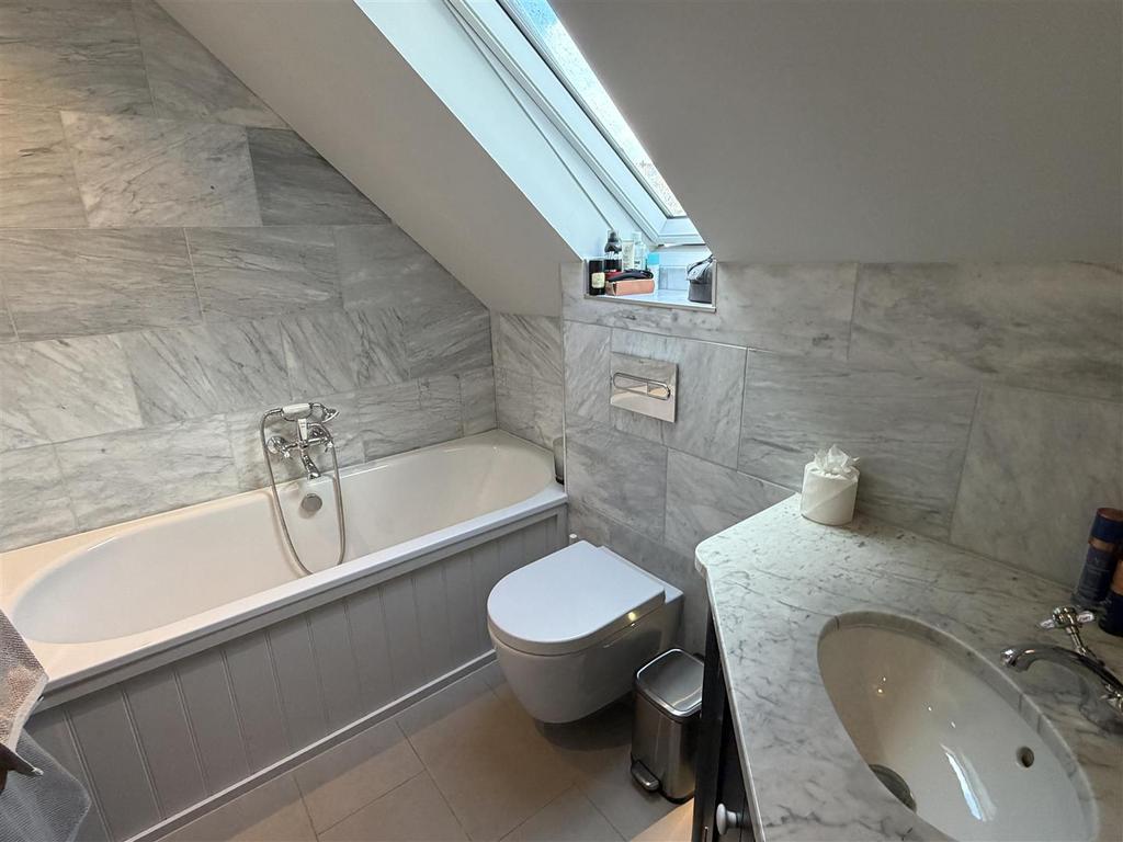 Ensuite 2.JPG