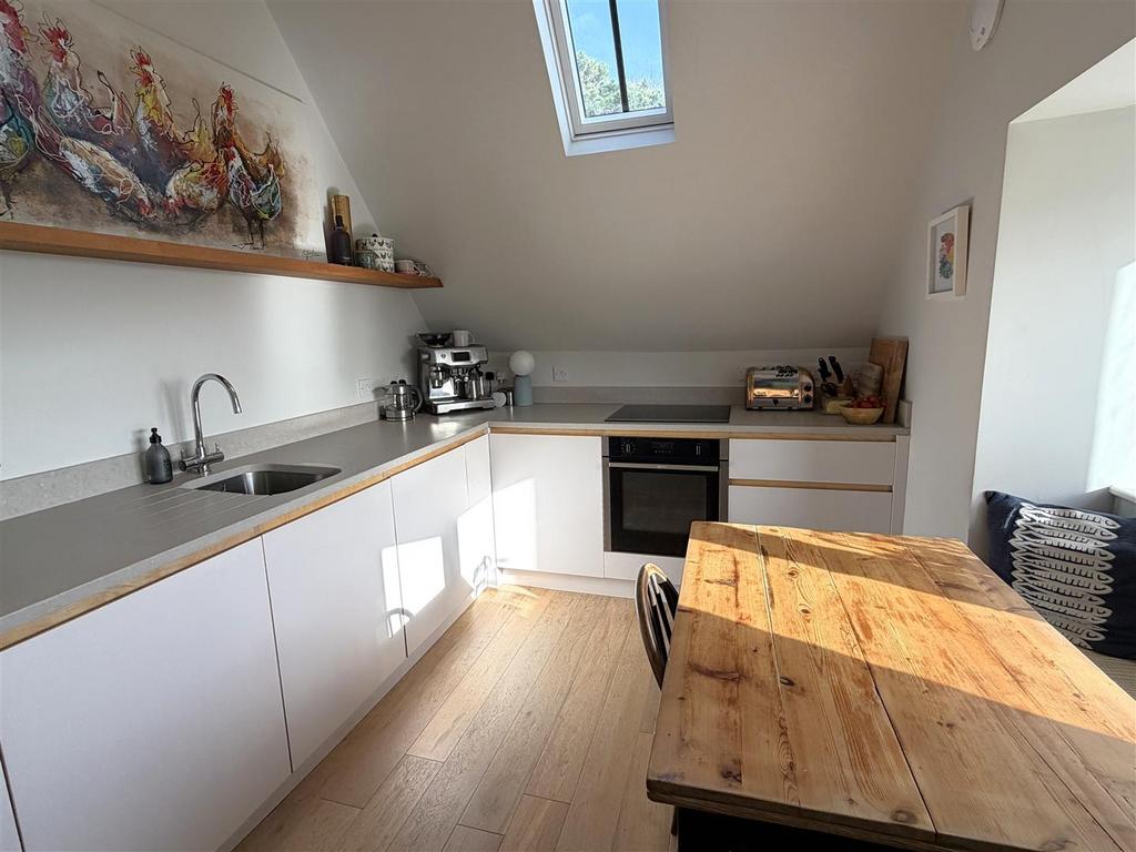 Kitchen 2.JPG