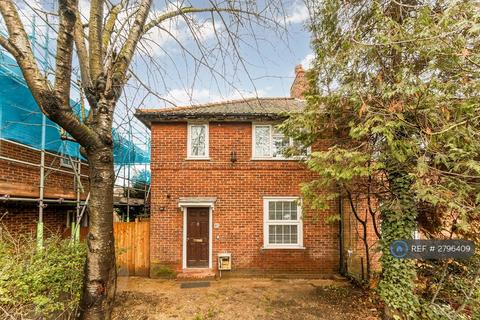 5 bedroom terraced house to rent, Westway, London, W12