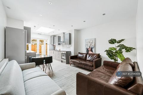 5 bedroom terraced house to rent, Westway, London, W12