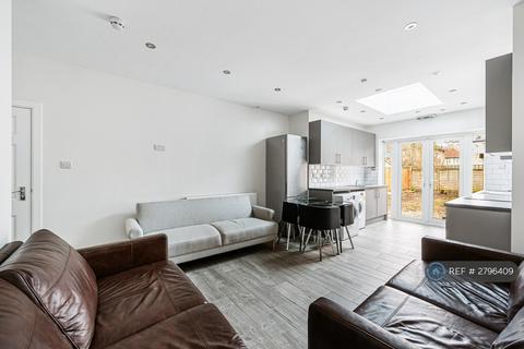 5 bedroom terraced house to rent, Westway, London, W12