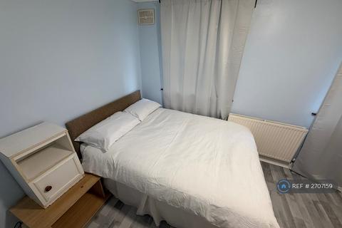 1 bedroom in a house share to rent, Heston Road, Hounslow, TW5