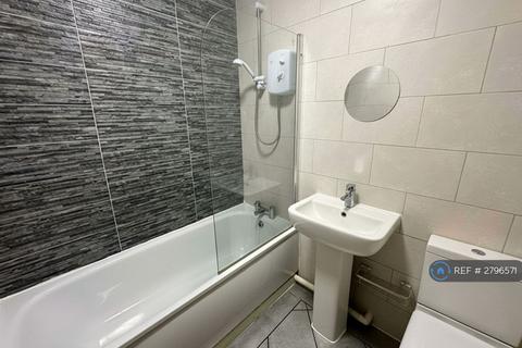 2 bedroom flat to rent, Halebank Road, Widnes, WA8