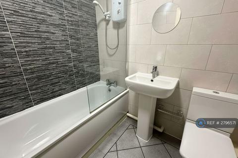 2 bedroom flat to rent, Halebank Road, Widnes, WA8
