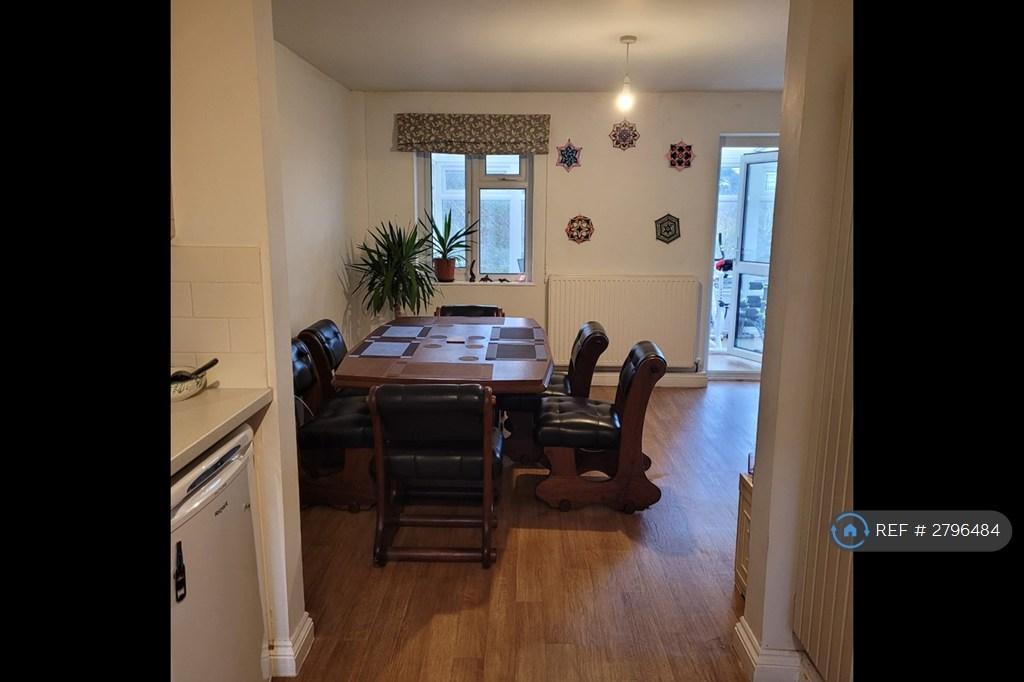Spacious Kitchen Diner