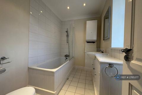 2 bedroom flat to rent, Wandsworth Bridge Road, London, SW6