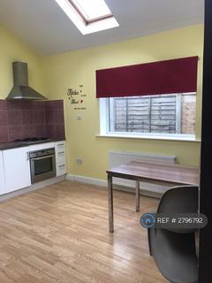 1 bedroom bungalow to rent, Powder Mill Lane, Twickenham, TW2