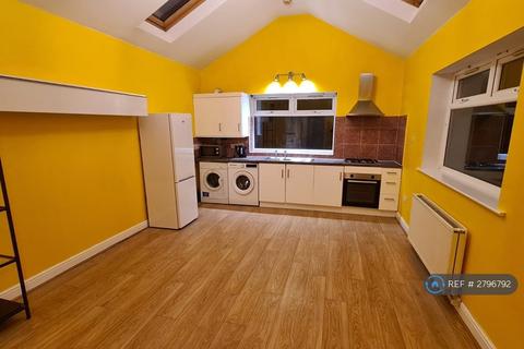 1 bedroom bungalow to rent, Powder Mill Lane, Twickenham, TW2