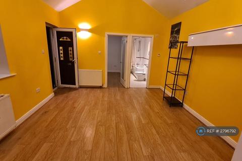 1 bedroom bungalow to rent, Powder Mill Lane, Twickenham, TW2