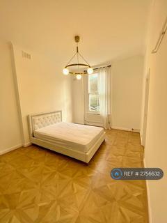 Studio to rent, St Charles Square, London, W10