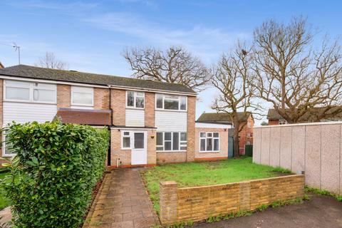 3 bedroom apartment to rent, Holroyd Road, Esher KT10