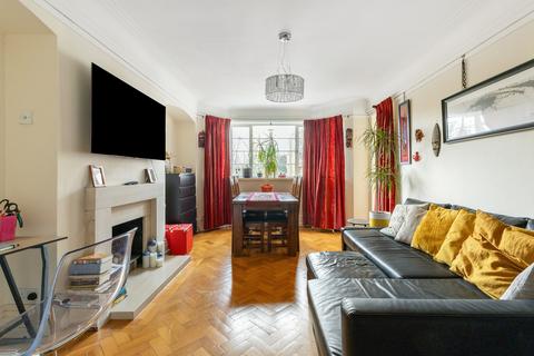 3 bedroom flat for sale, Ingram House, Park Road, Hampton Wick, Kingston upon Thames KT1 KT1