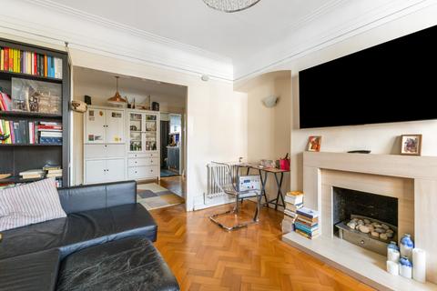 3 bedroom flat for sale, Ingram House, Park Road, Hampton Wick, Kingston upon Thames KT1 KT1