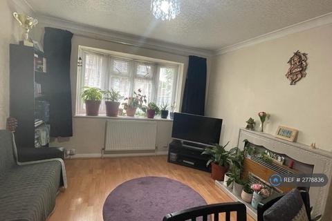 2 bedroom maisonette to rent, Eastern Avenue, Ilford, IG2