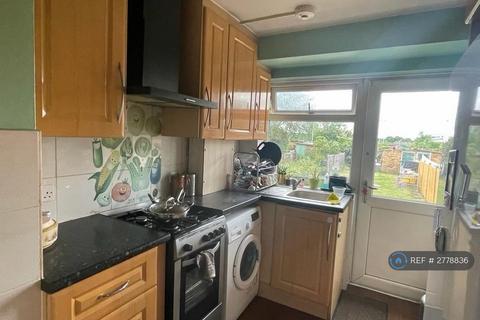 2 bedroom maisonette to rent, Eastern Avenue, Ilford, IG2