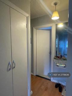 2 bedroom maisonette to rent, Eastern Avenue, Ilford, IG2
