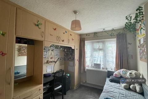 2 bedroom maisonette to rent, Eastern Avenue, Ilford, IG2